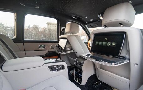 Rolls-Royce Cullinan, 2025 год, 83 000 000 рублей, 22 фотография