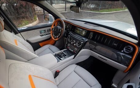 Rolls-Royce Cullinan, 2025 год, 83 000 000 рублей, 26 фотография