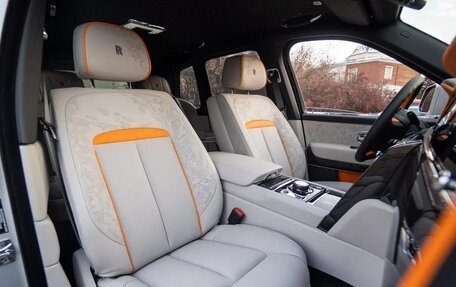 Rolls-Royce Cullinan, 2025 год, 83 000 000 рублей, 25 фотография