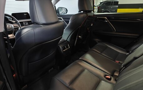 Lexus RX IV рестайлинг, 2020 год, 6 500 000 рублей, 8 фотография