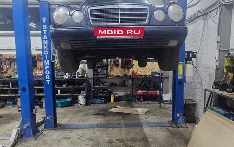 Mercedes-Benz E-Класс, 1998 год, 395 000 рублей, 9 фотография