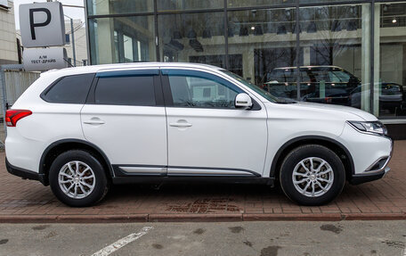 Mitsubishi Outlander III рестайлинг 3, 2016 год, 1 803 000 рублей, 6 фотография