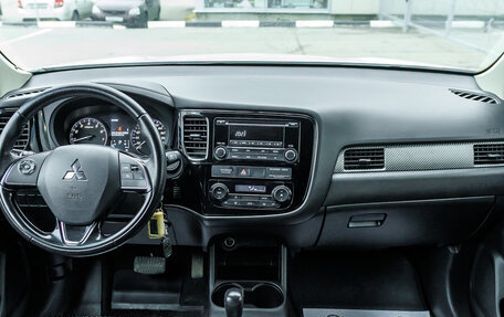 Mitsubishi Outlander III рестайлинг 3, 2016 год, 1 803 000 рублей, 14 фотография