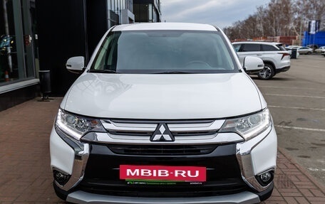 Mitsubishi Outlander III рестайлинг 3, 2016 год, 1 803 000 рублей, 8 фотография