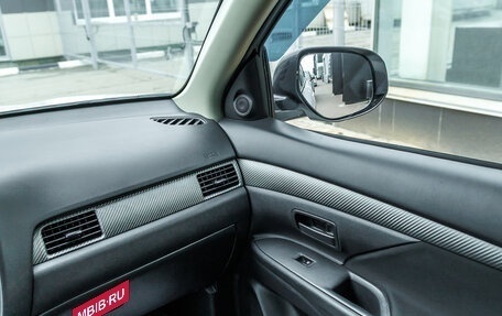 Mitsubishi Outlander III рестайлинг 3, 2016 год, 1 803 000 рублей, 11 фотография