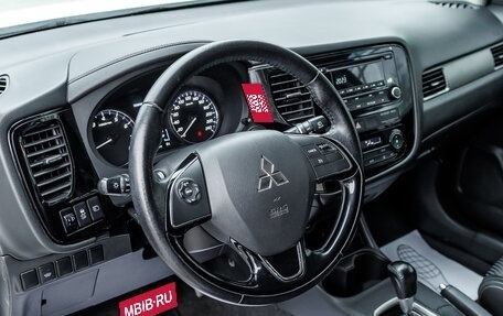 Mitsubishi Outlander III рестайлинг 3, 2016 год, 1 803 000 рублей, 15 фотография