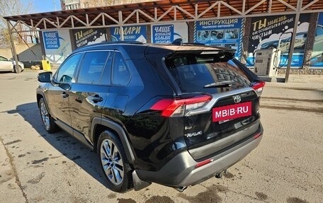 Toyota RAV4, 2021 год, 4 200 000 рублей, 2 фотография