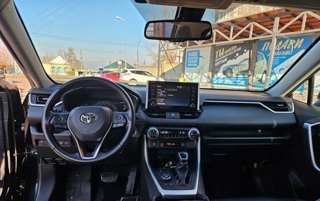 Toyota RAV4, 2021 год, 4 200 000 рублей, 10 фотография
