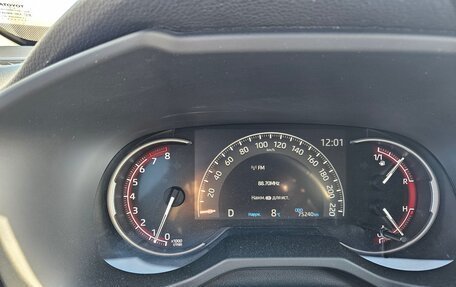 Toyota RAV4, 2021 год, 4 200 000 рублей, 12 фотография