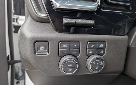 Chevrolet Silverado, 2025 год, 10 682 234 рублей, 12 фотография