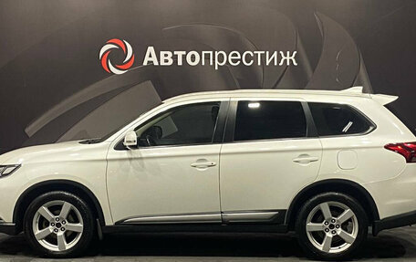 Mitsubishi Outlander III рестайлинг 3, 2018 год, 1 885 000 рублей, 5 фотография