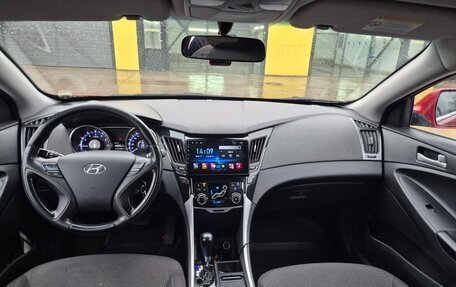 Hyundai Sonata VI, 2010 год, 810 000 рублей, 2 фотография