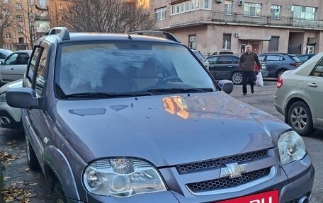 Chevrolet Niva I рестайлинг, 2010 год, 550 000 рублей, 3 фотография