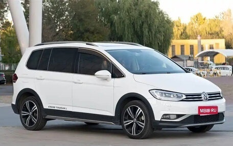 Volkswagen Touran III, 2022 год, 1 590 013 рублей, 1 фотография