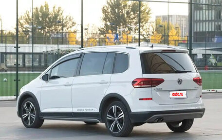 Volkswagen Touran III, 2022 год, 1 590 013 рублей, 8 фотография