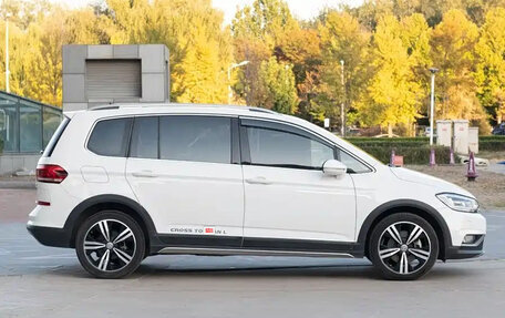 Volkswagen Touran III, 2022 год, 1 590 013 рублей, 11 фотография