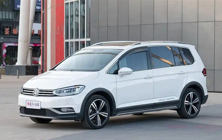 Volkswagen Touran III, 2022 год, 1 590 013 рублей, 5 фотография