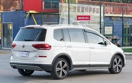 Volkswagen Touran III, 2022 год, 1 590 013 рублей, 10 фотография