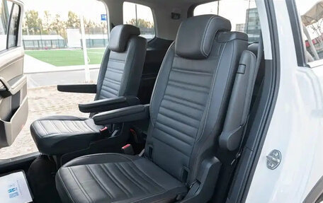 Volkswagen Touran III, 2022 год, 1 590 013 рублей, 25 фотография