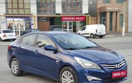 Hyundai Solaris II рестайлинг, 2015 год, 750 000 рублей, 1 фотография