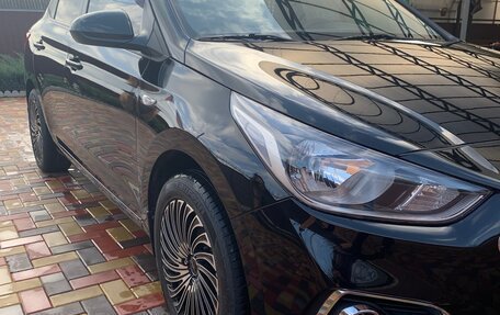 Hyundai Solaris II рестайлинг, 2018 год, 1 300 000 рублей, 2 фотография