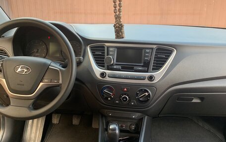 Hyundai Solaris II рестайлинг, 2018 год, 1 300 000 рублей, 11 фотография