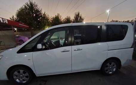 Nissan Serena IV, 2011 год, 1 550 000 рублей, 2 фотография