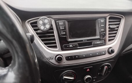 Hyundai Solaris II рестайлинг, 2019 год, 880 000 рублей, 2 фотография