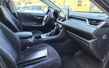 Toyota RAV4, 2021 год, 3 450 000 рублей, 6 фотография