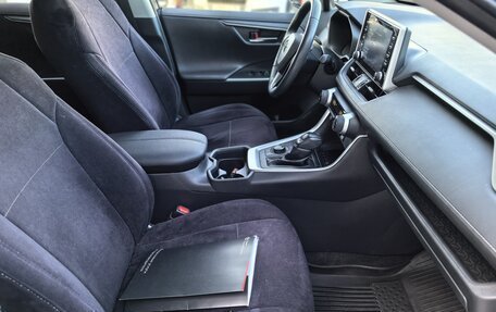 Toyota RAV4, 2021 год, 3 450 000 рублей, 9 фотография