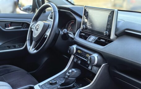 Toyota RAV4, 2021 год, 3 450 000 рублей, 10 фотография