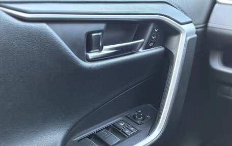 Toyota RAV4, 2021 год, 3 450 000 рублей, 11 фотография