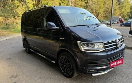 Volkswagen Multivan T6 рестайлинг, 2018 год, 3 500 000 рублей, 2 фотография