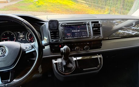 Volkswagen Multivan T6 рестайлинг, 2018 год, 3 500 000 рублей, 14 фотография