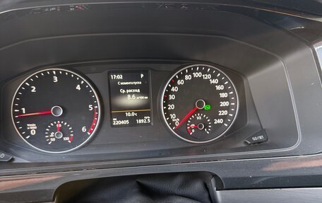 Volkswagen Multivan T6 рестайлинг, 2018 год, 3 500 000 рублей, 15 фотография