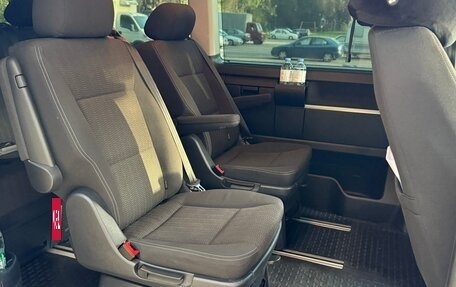 Volkswagen Multivan T6 рестайлинг, 2018 год, 3 500 000 рублей, 23 фотография