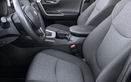 Toyota RAV4, 2021 год, 2 100 000 рублей, 9 фотография