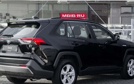 Toyota RAV4, 2021 год, 2 100 000 рублей, 4 фотография