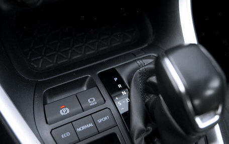 Toyota RAV4, 2021 год, 2 100 000 рублей, 18 фотография