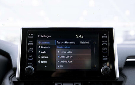 Toyota RAV4, 2021 год, 2 100 000 рублей, 23 фотография