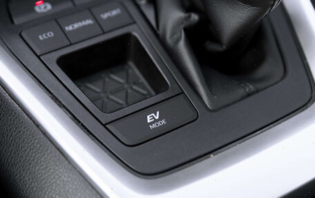 Toyota RAV4, 2021 год, 2 100 000 рублей, 34 фотография