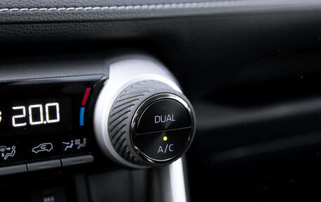 Toyota RAV4, 2021 год, 2 100 000 рублей, 36 фотография