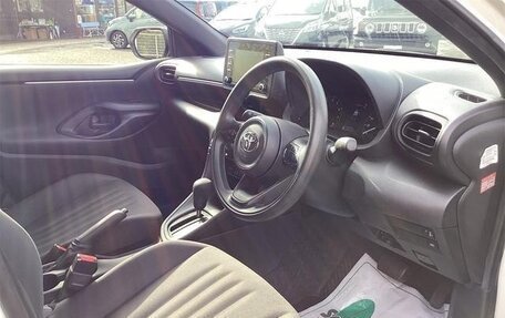 Toyota Yaris, 2022 год, 840 121 рублей, 2 фотография