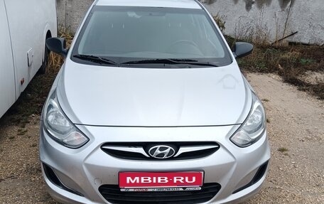 Hyundai Solaris II рестайлинг, 2014 год, 800 000 рублей, 1 фотография