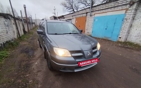 Mitsubishi Outlander III рестайлинг 3, 2006 год, 580 000 рублей, 2 фотография