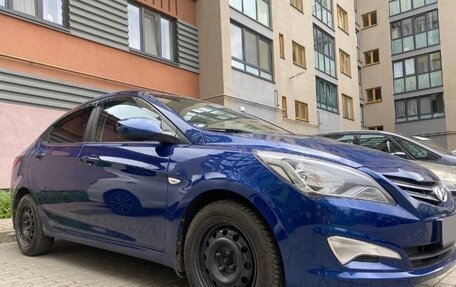 Hyundai Solaris II рестайлинг, 2015 год, 900 000 рублей, 2 фотография