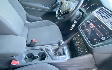 Volkswagen Tiguan II, 2018 год, 2 300 000 рублей, 12 фотография