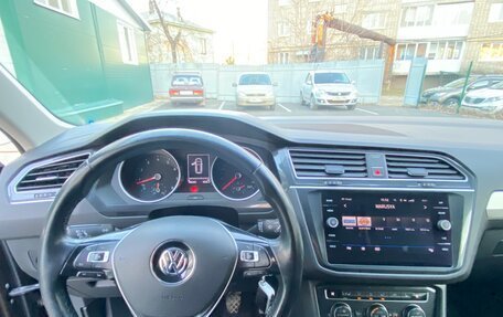 Volkswagen Tiguan II, 2018 год, 2 300 000 рублей, 13 фотография