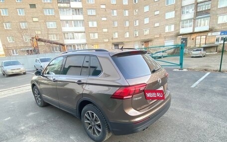 Volkswagen Tiguan II, 2018 год, 2 300 000 рублей, 3 фотография