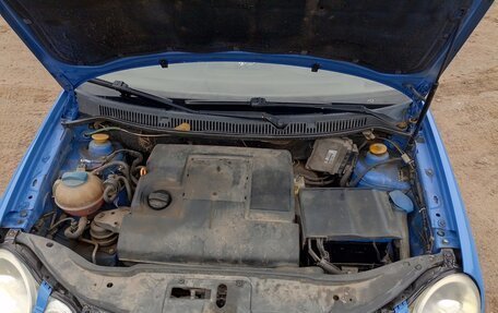 Volkswagen Polo IV рестайлинг, 2001 год, 270 000 рублей, 5 фотография